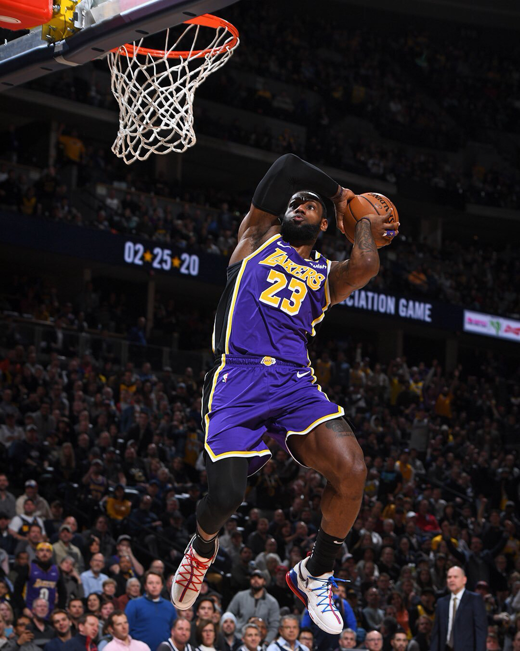 体育ATP500哈雷站：张之臻击败梅德韦杰夫 挺进八强